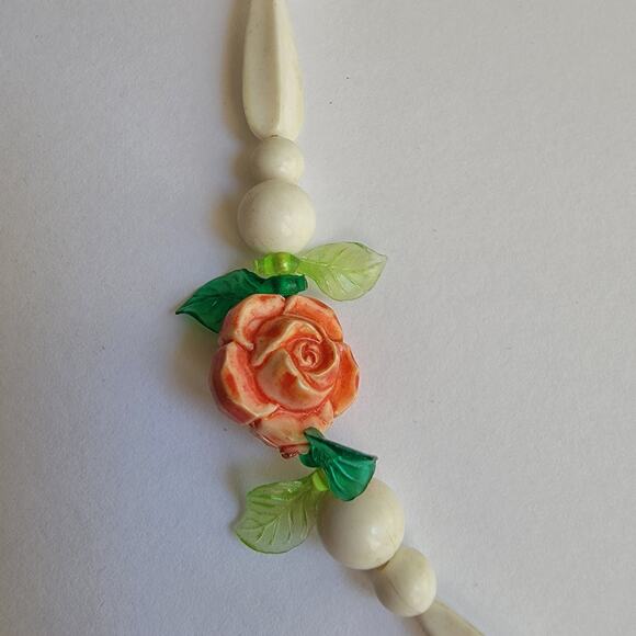 Elegant Painted Rose Bead White Choker Necklace with Vintage Charm - Picture 10 of 10